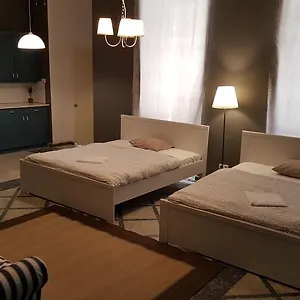 Konukevi Premier, Budapeşte